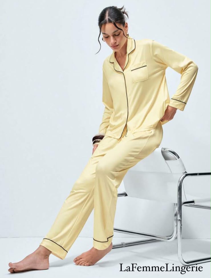 Pyjama Sunshine butter-yellow set, full outfit