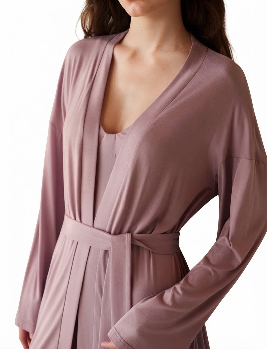 Pyjama Lavender robe with matching waist tie, close-up
